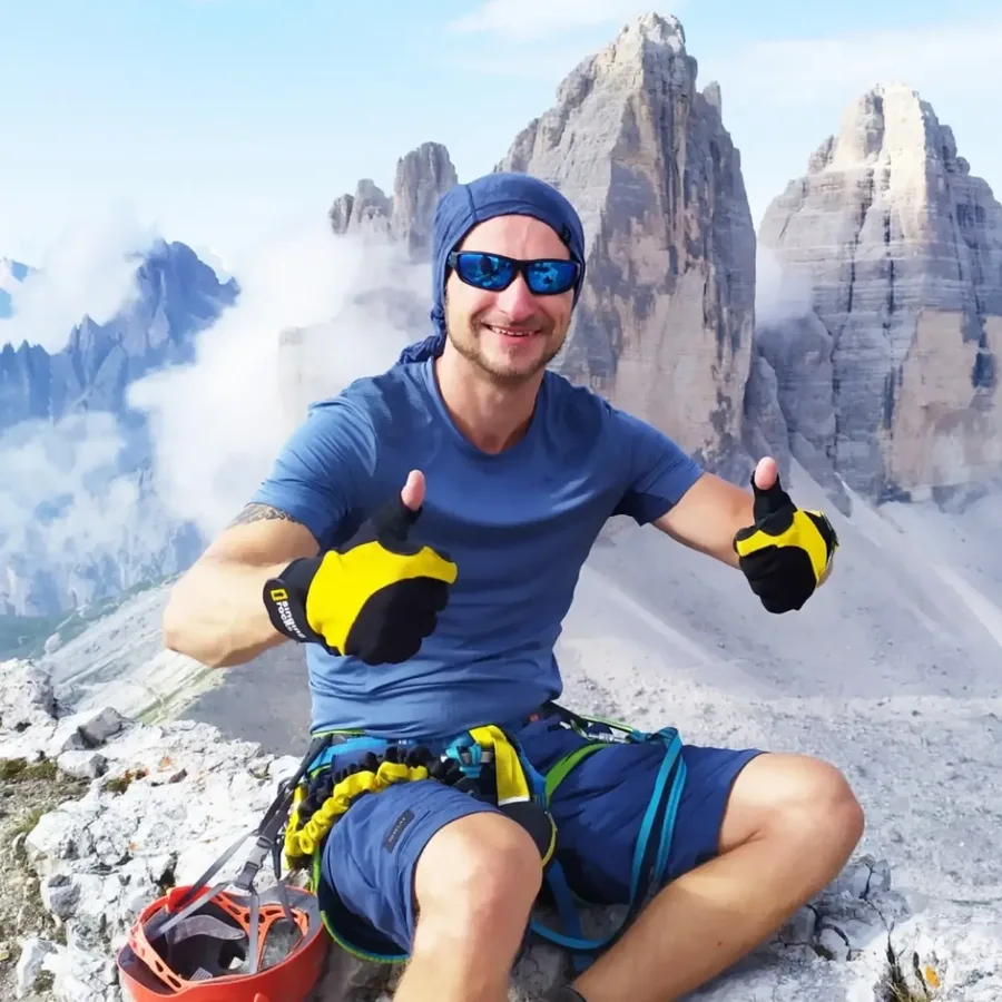 Miloslav Oktábec, majitel a horský průvodce CK Partyzán Adventure, na vrcholu v Dolomitech